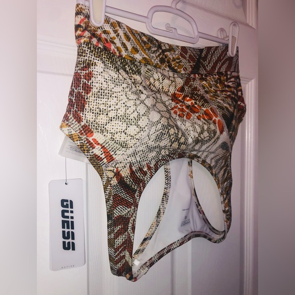 Guess sports bra (M) - Picture 2 of 5